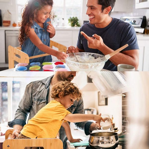 père et enfant faisant la cuisine avec la tour d'observation Montessori