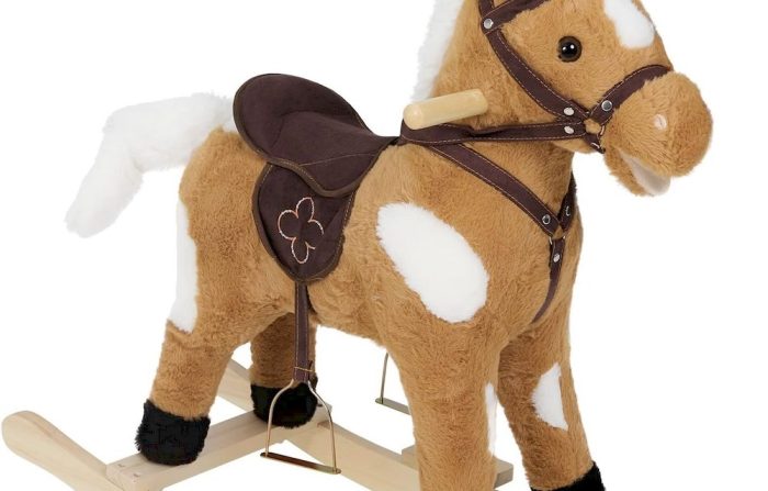 Un cheval à bascule pour enfant et bébé