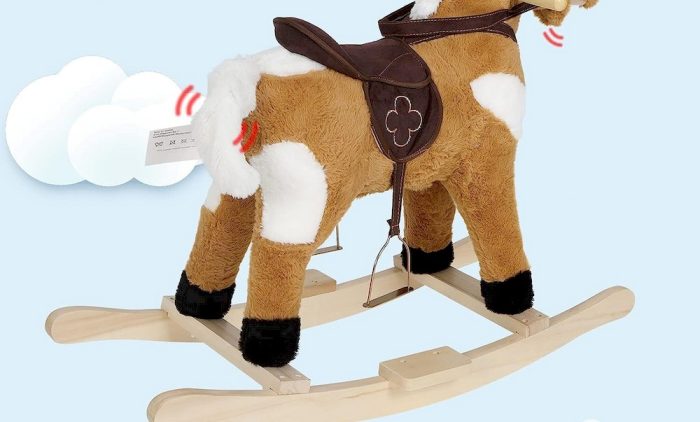 Un cheval à bascule pour enfant et bébé